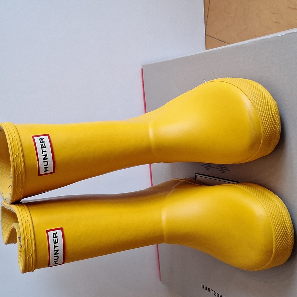 Hunter Classic Yellow Boots With Box - Picture 2 of 4
